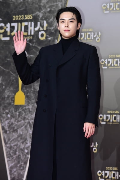 [포토] 김도훈, '카리스마 넘치는 눈빛' (2023 SBS 연기대상)