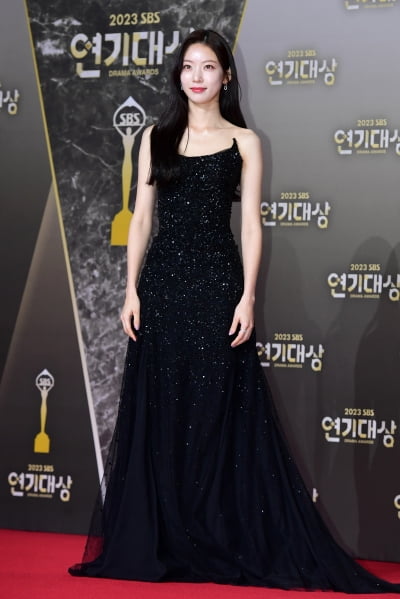 [포토] 공승연, '블랙 드레스로 우아하게~' (2023 SBS 연기대상)