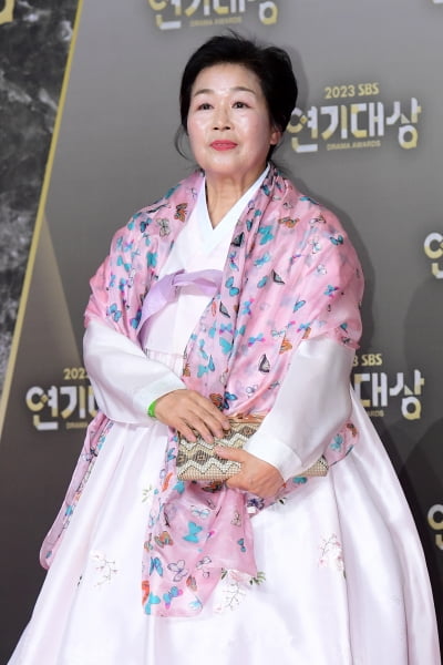 [포토] 변중희, '고운 모습' (2023 SBS 연기대상)