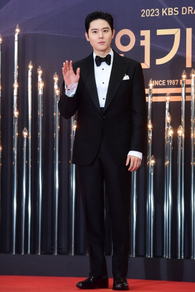 [포토] 김동준, '멋진 슈트핏 뽐내며' (2023 KBS 연기대상)