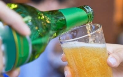 술로 매년 260만명 사망…WHO "술·가당음료 세금 인상이 해법"