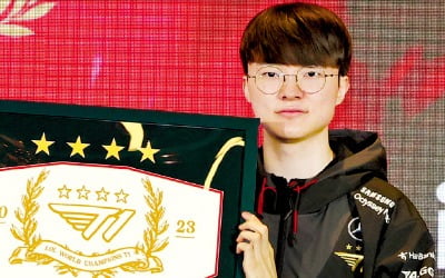 [포토] SKT·스퀘어 “T1, 롤드컵 우승 축하”