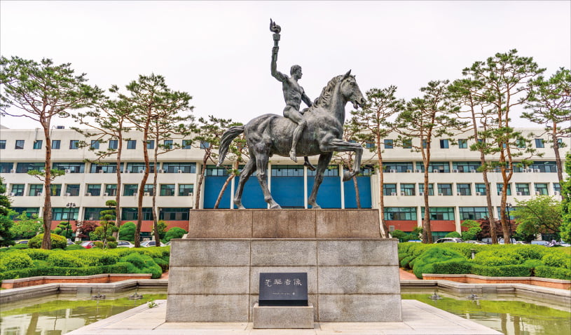 아주대학교, 정시 면접 폐지…수능 100%로 선발, 의학과·국방디지털융합학과는 면접