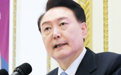 윤석열 대통령 "과도한 정치와 이념이 경제 지배 못하게 막겠다"