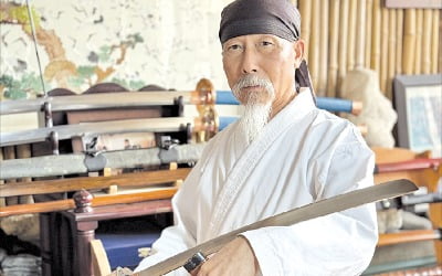 전통 도검 복원에 50년…"이젠 나만의 칼 남기겠다"