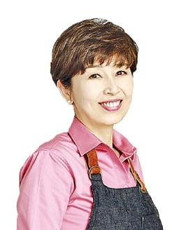 "손으로 쓰는 그림편지에 빠지면 SNS는 별로 생각나지 않을걸요"