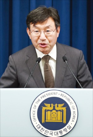 성태윤 대통령실 정책실장이 지난 28일 대통령실에서 소감을 밝히고 있다.  김범준 기자 