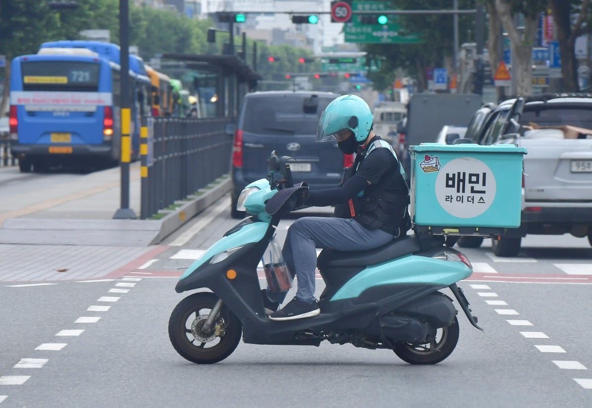 치킨 배달비만 5000원…배달앱 주문 확 줄어든 이유 있었다