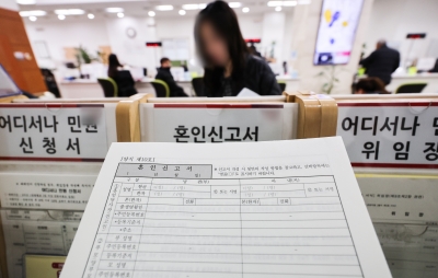 "연봉 7000 넘어도 애 안 낳는다"…자녀 없는 신혼부부 역대 최대