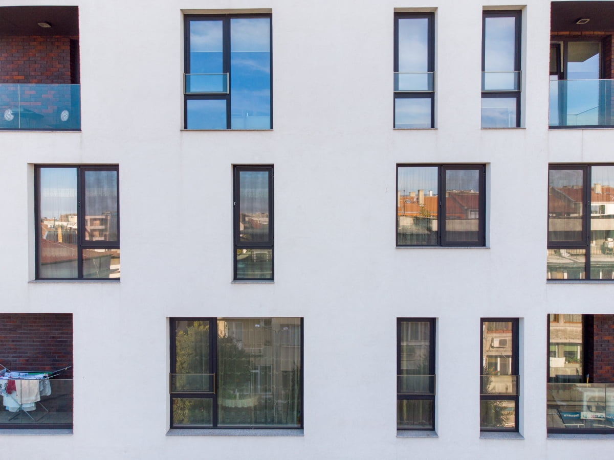 10월 전국 부동산 거래 2개월 연속 하락…아파트는 7.9% 줄었다
