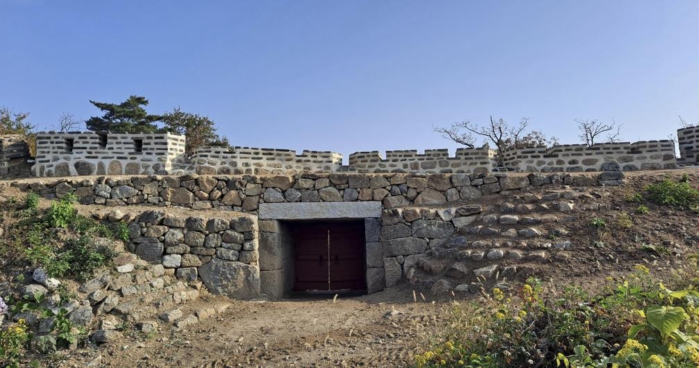남한산성 외성 보수공사 완료…300년전 자재 재사용