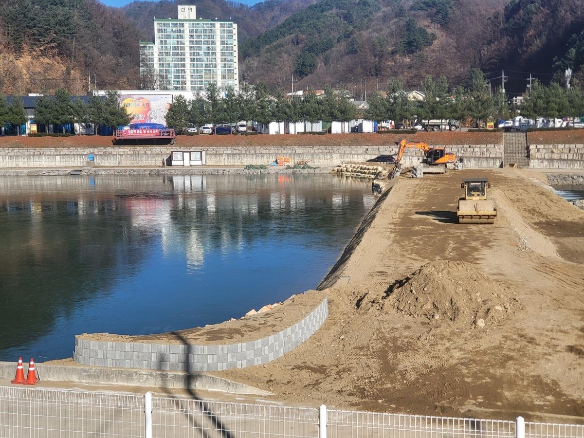 화천산천어축제 한 달 앞으로…축제장 결빙에 준비 본격화