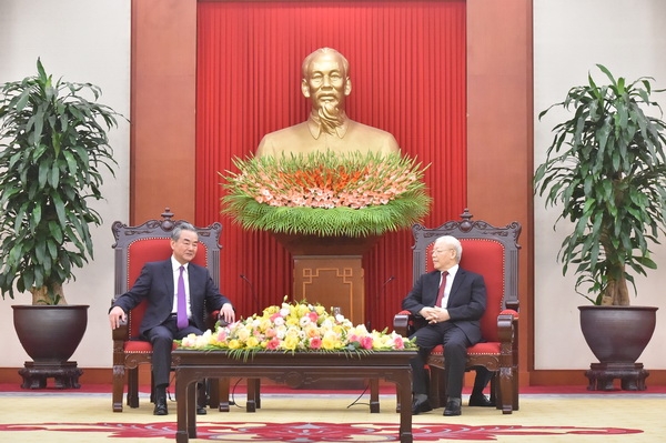 中왕이, 베트남 방문…'첨단 기술·친환경' 투자 확대 합의(종합)