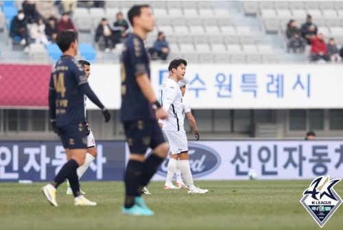 '프로축구 명가' 수원, 2부 강등 충격…수원FC·강원 일단 생존(종합2보)