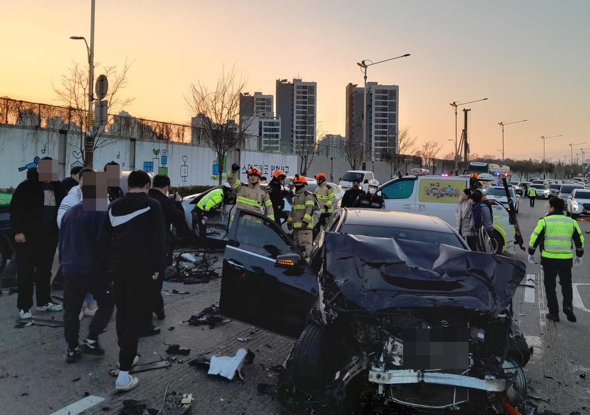 차량 연쇄추돌로 3명 부상…가해 운전자 음주측정 거부(종합)