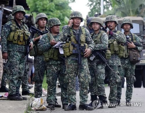 필리핀 남부서 정부군, 이슬람 무장단체 폭격…"11명 사망"