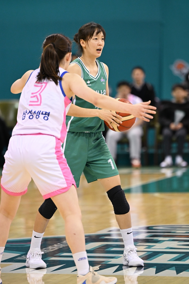 양인영 더블더블…여자농구 하나원큐, 삼성생명에 21점 차 대승