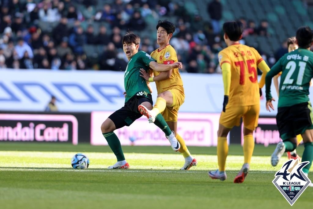 1부든 2부든 최소실점…이정효호 광주 '공격축구' 비결은 '수비'