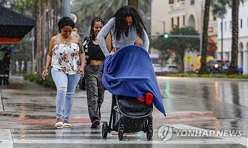 미국도 '황혼 육아' 갈등…"노년 즐겨야"vs "손주 좀 봐주시지"