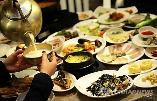 "푸짐한 안주에 한잔, 전주 막걸릿집 잇단 폐업…비싼 가격 탓"