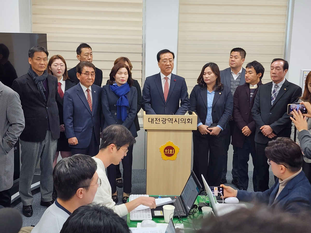 "이상민 행보에 동참"…대전시의원 등 19명 민주당 탈당