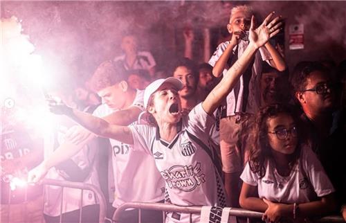 산투스 FC 사상 첫 강등, 팬들 경기 직후 폭동 일으켜