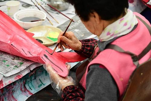 화천산천어축제 준비 본격화…선등거리·얼음광장 조성 한창