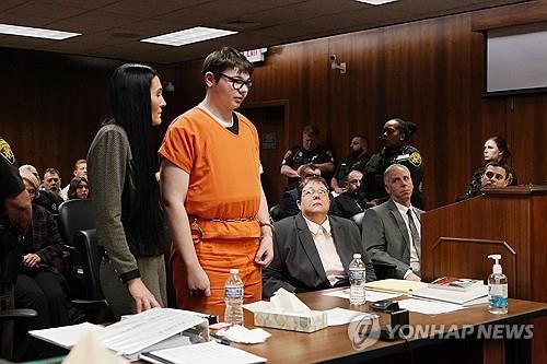 美법원, 총기난사해 4명 살해한 고교생 가석방 없는 종신형 선고