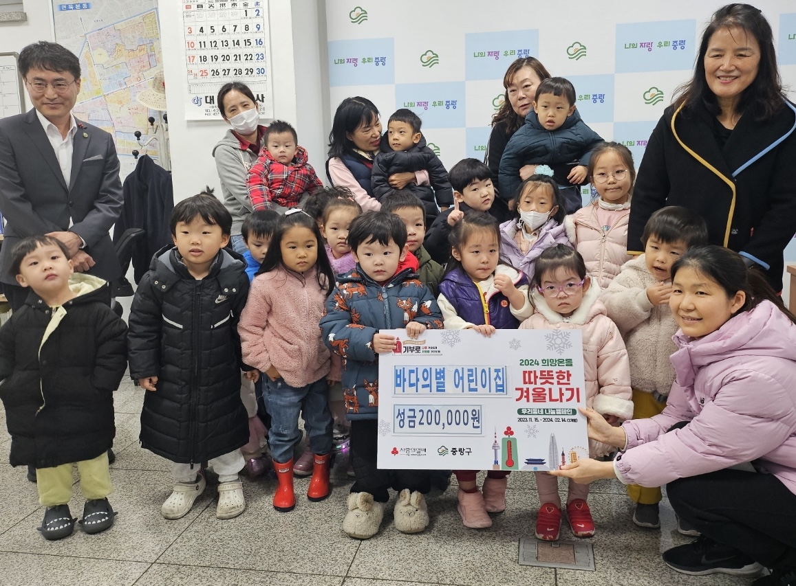 용돈 모으고 깍두기 팔아 기부한 어린이 천사들