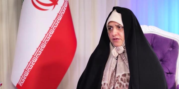 이란 영부인 공개행보 과시…"히잡시위는 패션·소비문화 숭배"