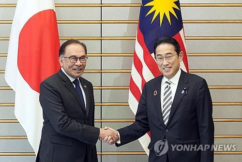 日, 말레이에 구조정·드론 제공 '中 견제'…아세안과 정상회의