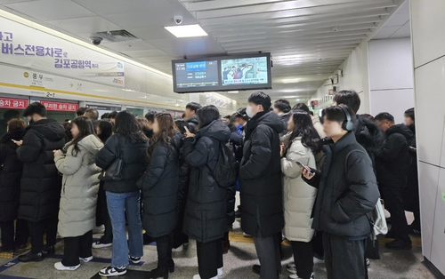 '김포철도·경인국철' 전철 지연 속출…한파 속 출근대란(종합)