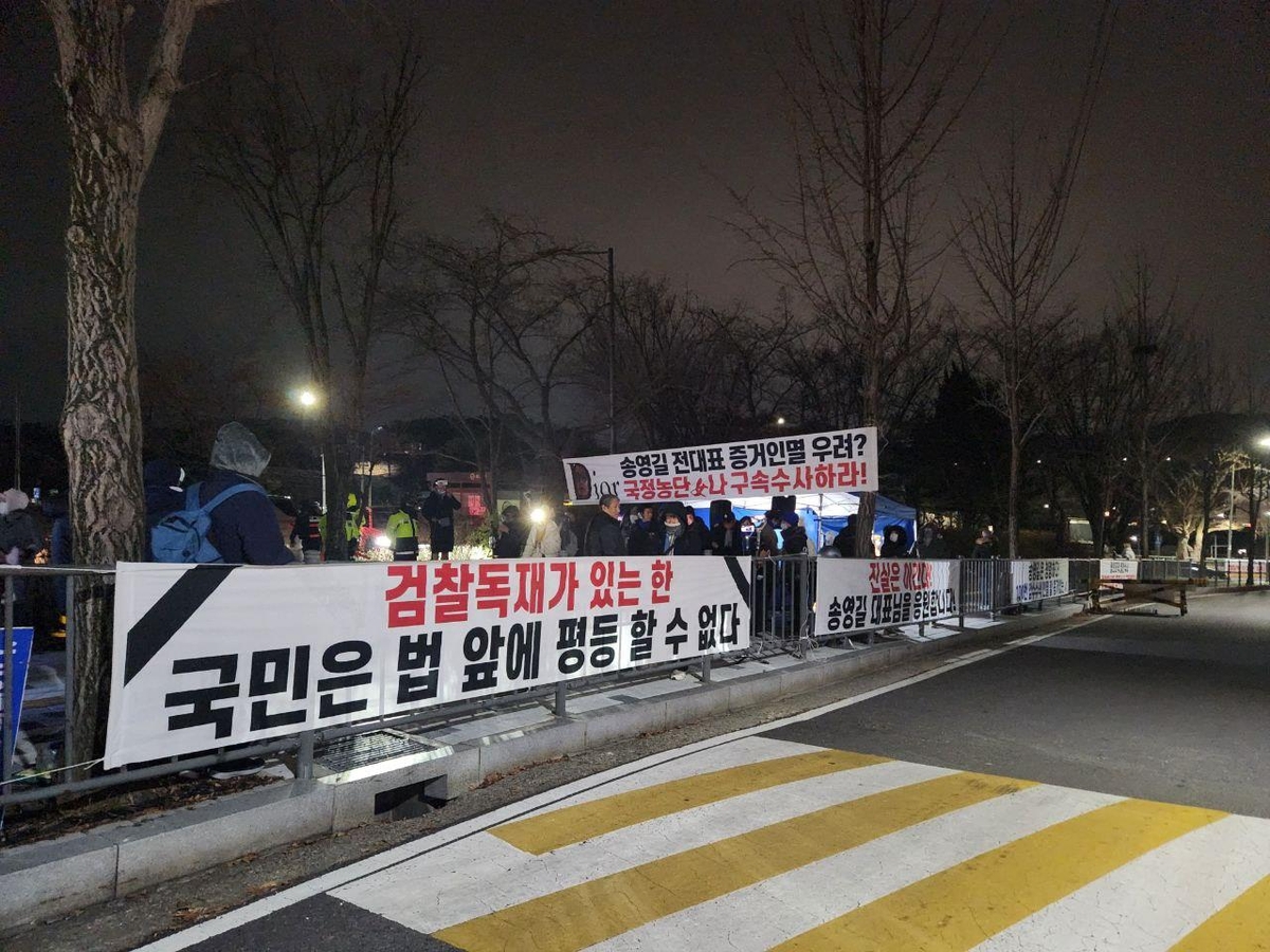 '돈봉투 의혹' 송영길 구속…법원 "사안 중하고 증거인멸 염려"(종합2보)