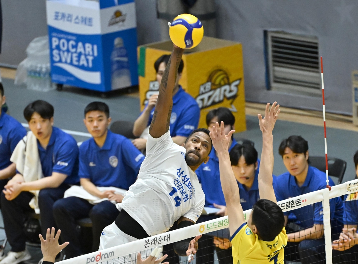 여자프로배구 기업은행, 4위 도약…페퍼저축은행은 10연패 늪(종합)