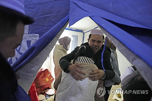 中 강진 발생지역서 또 규모 4.1 지진…사망자 135명으로 늘어