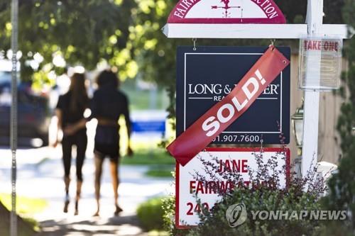 미 소비자신뢰지수, 5개월 만에 최고…기존주택 매매 반등