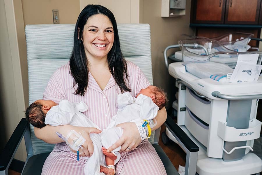 자궁 2개 美여성, 이틀 걸쳐 자녀 2명 출산…"100만분의 1 확률"