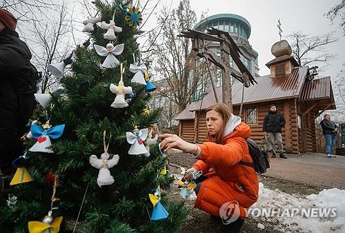 지구촌 전쟁·테러로 우울한 성탄절…트리 불끄고 상점도 썰렁