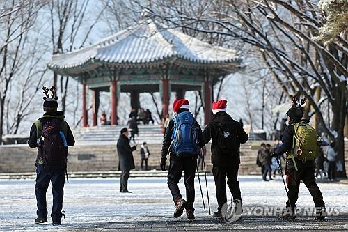 안산 4.1㎝ 등 경기지역 눈 쌓인 성탄절…"빙판길 조심"