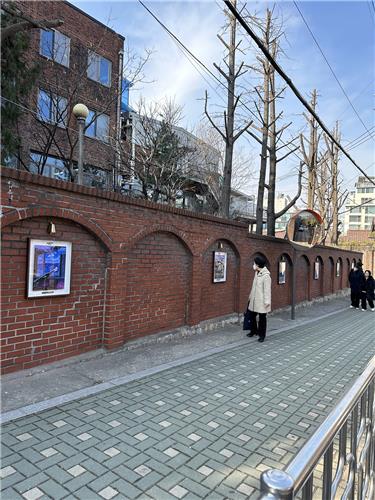 담벼락을 작품 전시공간으로…서초구 '골목길 갤러리' 조성