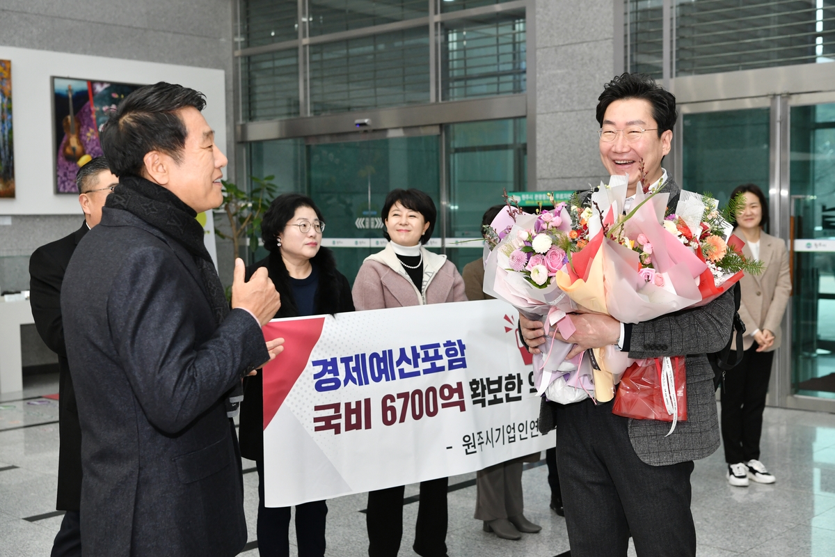 "국비 최대 확보·경제 살리기 감사"…원주기업인들 깜짝 이벤트