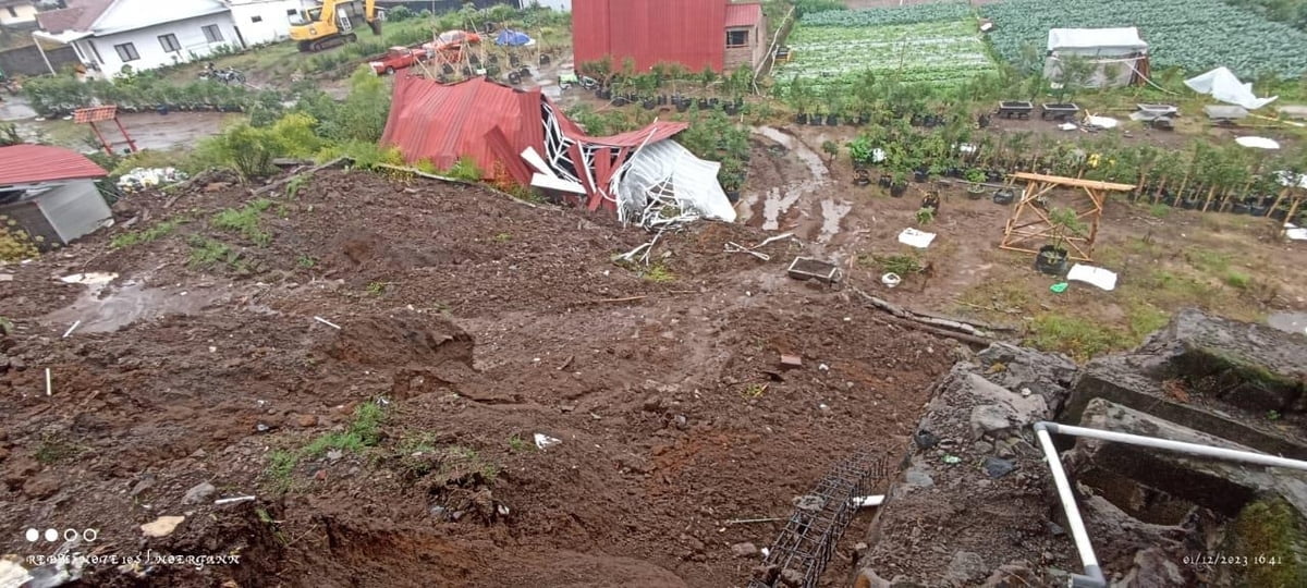 폭우에 산사태 '속수무책'…12명 사라져