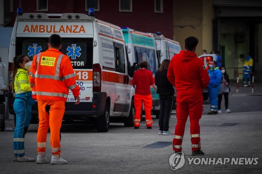 "팬데믹 영웅 연금 가로채"…의료진 파업에 발칵