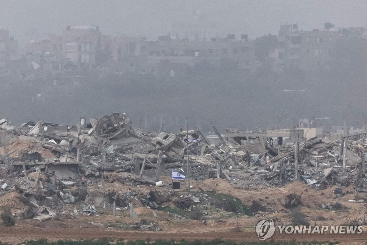 "전쟁 계속한다"…성탄 앞두고 대가족 76명 몰살