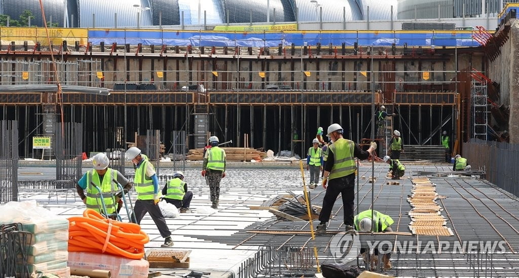 건설공사 계약액 급감…수도권 더 줄어