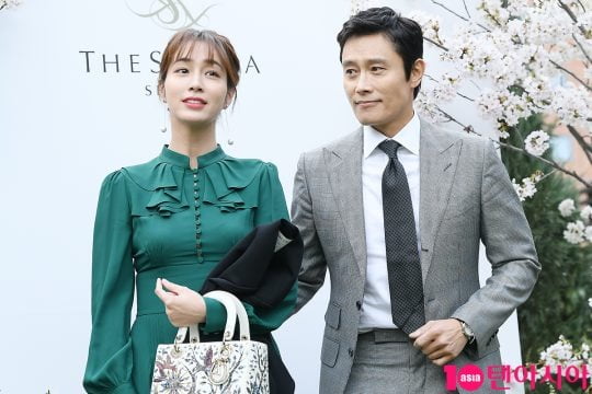 イ・ビョンホン、「コンクリート・ユートピア」興行の二重斜面で乾く笑顔を見ることができるか