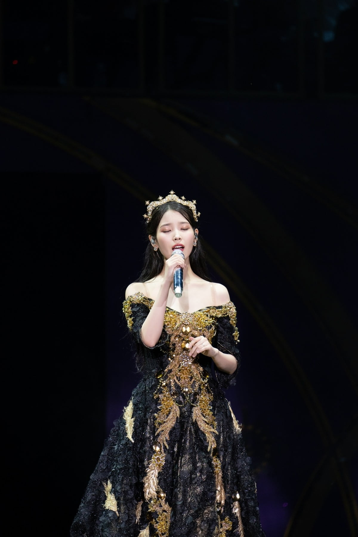 IU、コンサート映画で劇場街の地殻変動を引き起こすか