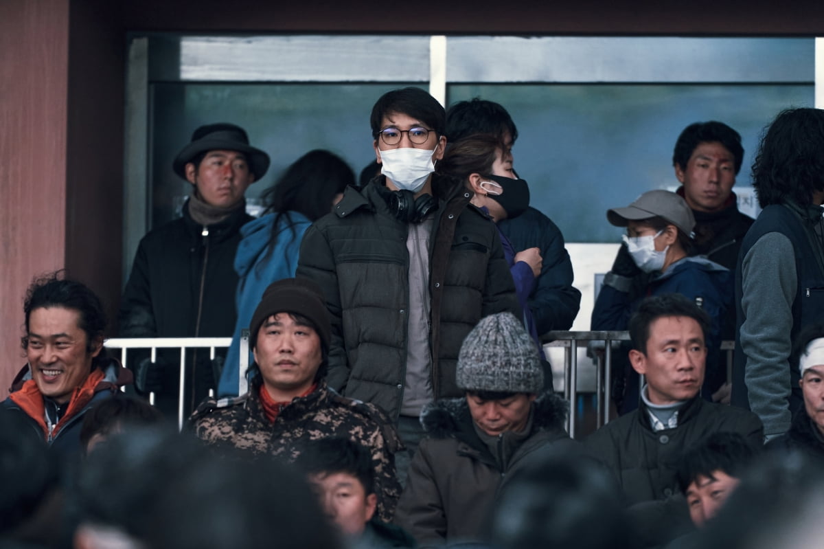 「コンクリートユートピア」オム・テファ監督、KBS「The Live」生放送出演