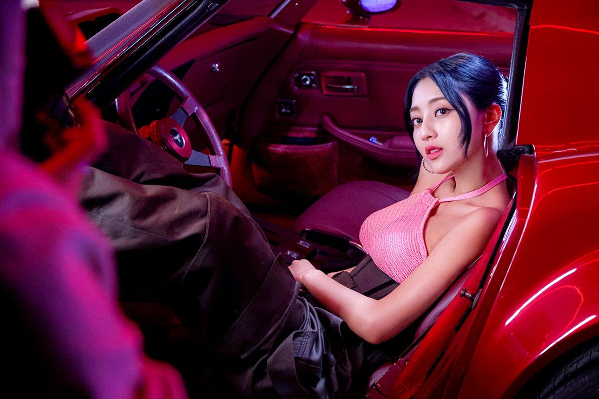 TWICEジヒョ、魅惑カリスマ「ホットガール」MVビハインド