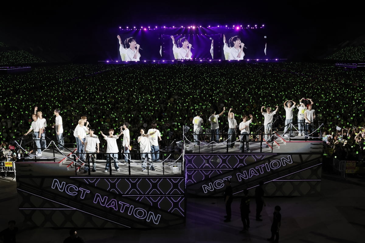 NCT、日大阪スタジアム11万観客動員